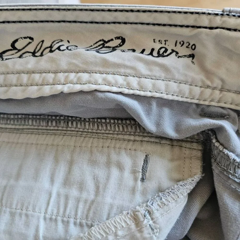 Eddie Bauer womens Sz 16P light gray capri pants - Picture 7 of 8